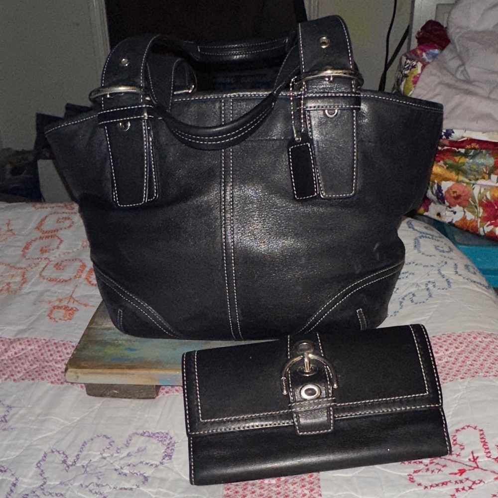 COACH Soho Elegant Black Leather Tote Bag and Wallet Set (Z1) - Picture 2 of 15